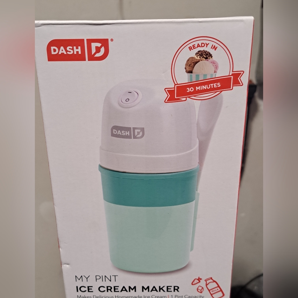 New Dash My Pint Ice Cream Maker in White and Mint
